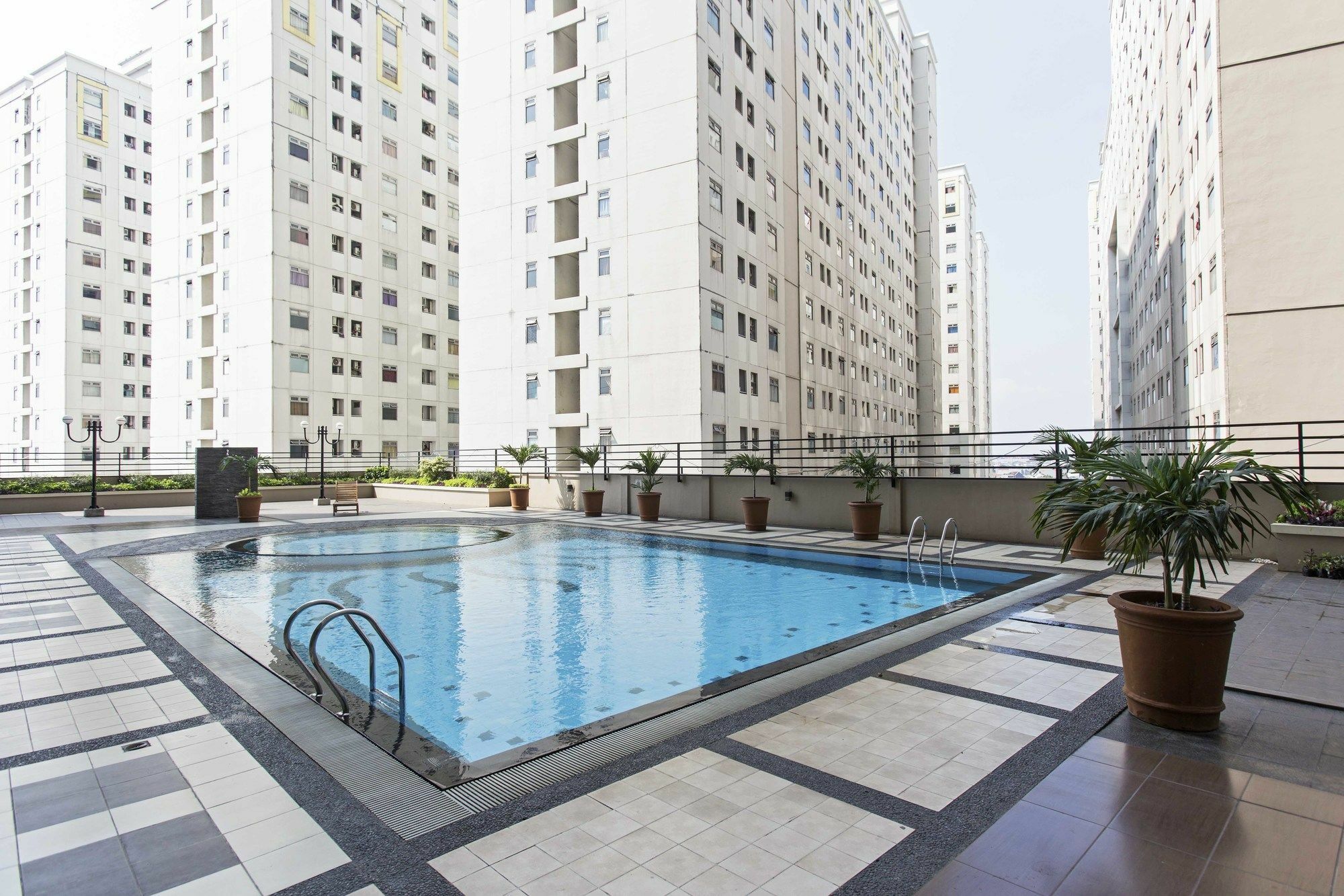 Reddoorz Apartment @ Pegangsaan Kelapa Gading جاكرتا المظهر الخارجي الصورة