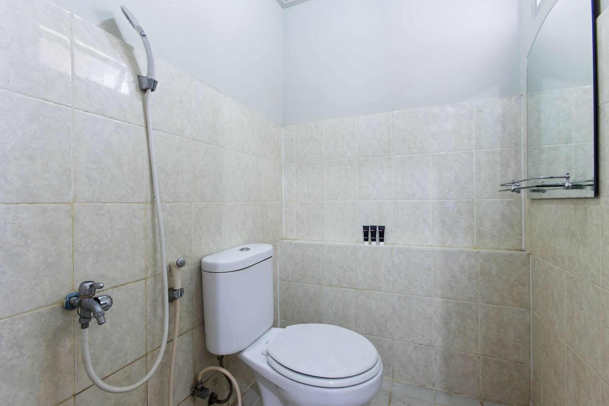 Reddoorz Apartment @ Pegangsaan Kelapa Gading جاكرتا المظهر الخارجي الصورة